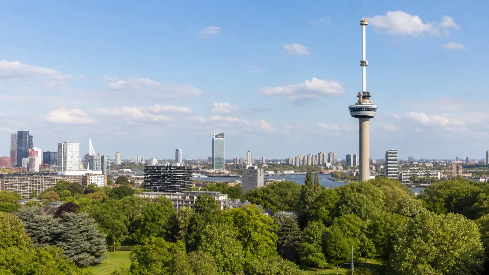 De Euromast in Rotterdam, regio met veel logistieke bedrijven